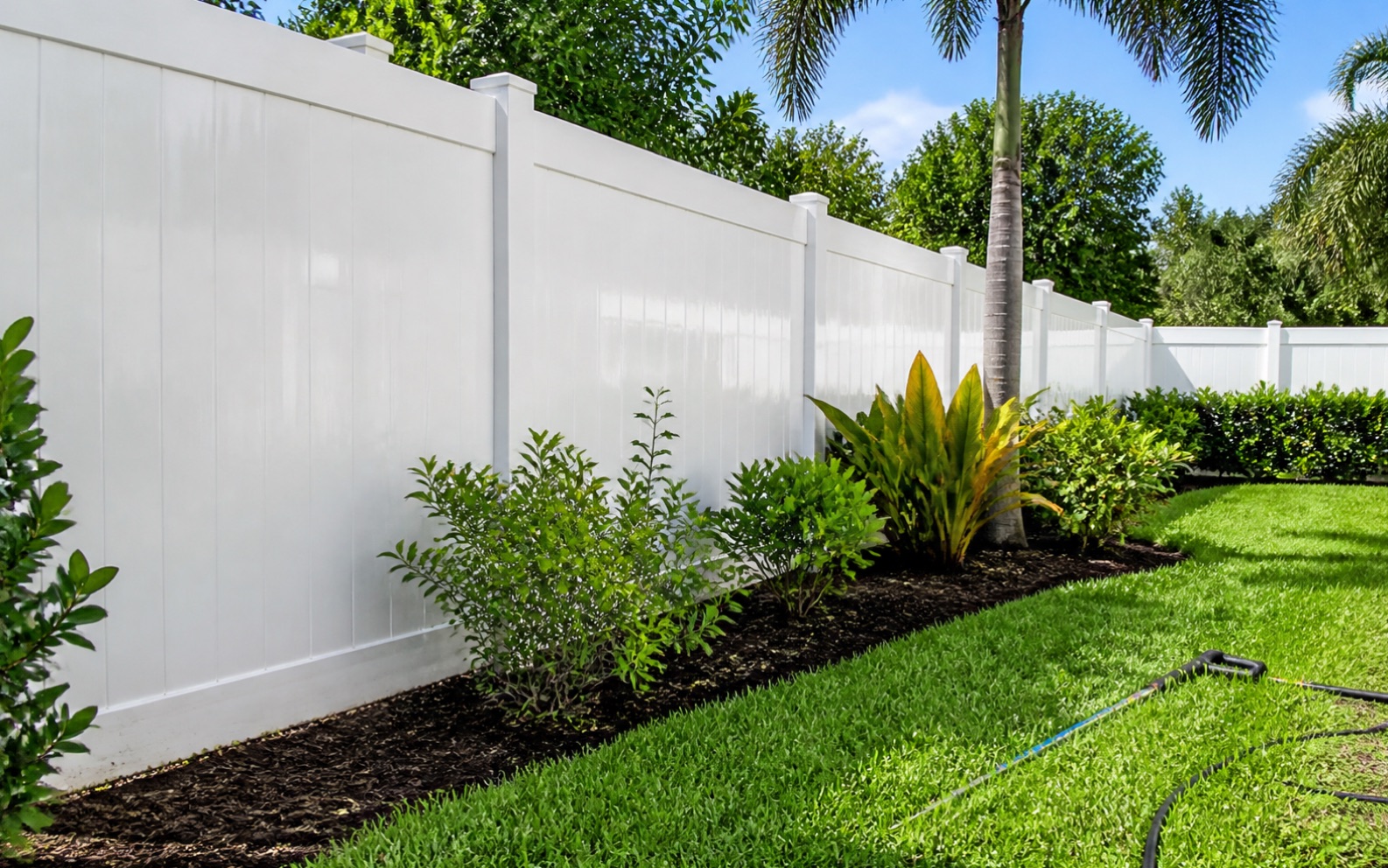 Clean white vinyl fence in a Central Florida yard